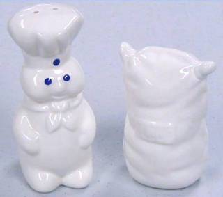 Pillsbury Collectibles - Poppin' Fresh Doughboy Ceramic Salt & Pepper Shakers Set S&P