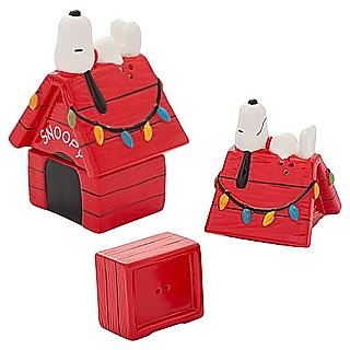 Snoopy Collectibles - Snoopy on Dog House Salt and Pepper Shakers