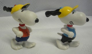 Snoopy and Peanuts Collectibles - Snoopy Running Marathon PVC Figures